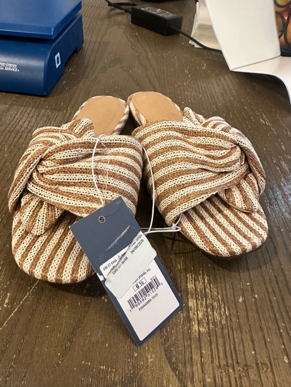 Universal Thread Tan and Cream Knotted Slide Sandals